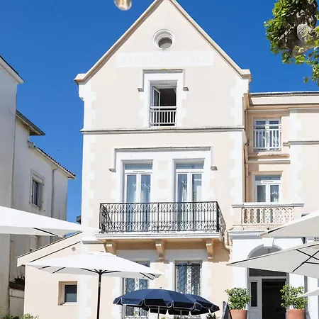Hotel Anjou 3*